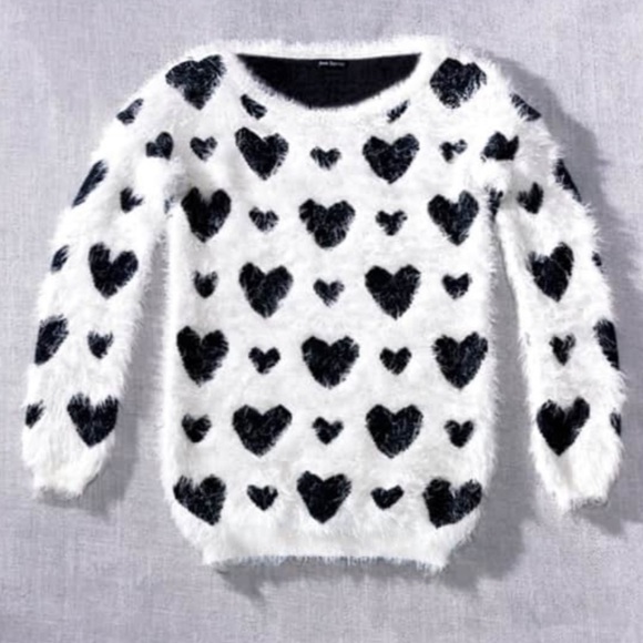 Robbi and Nikki eyelash textured stretchy heart sweater. Size XS - Picture 4 of 8